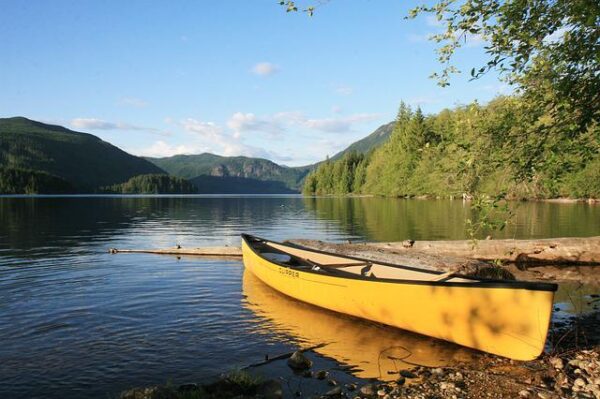 rent a canoe in Squamish for an adventure